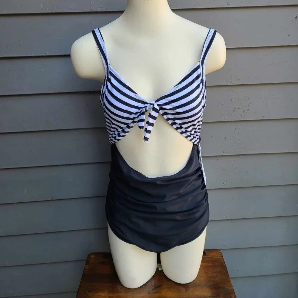Cupshe Black and White Ruched One Piece Swimsuit size Large NWT! NEW!